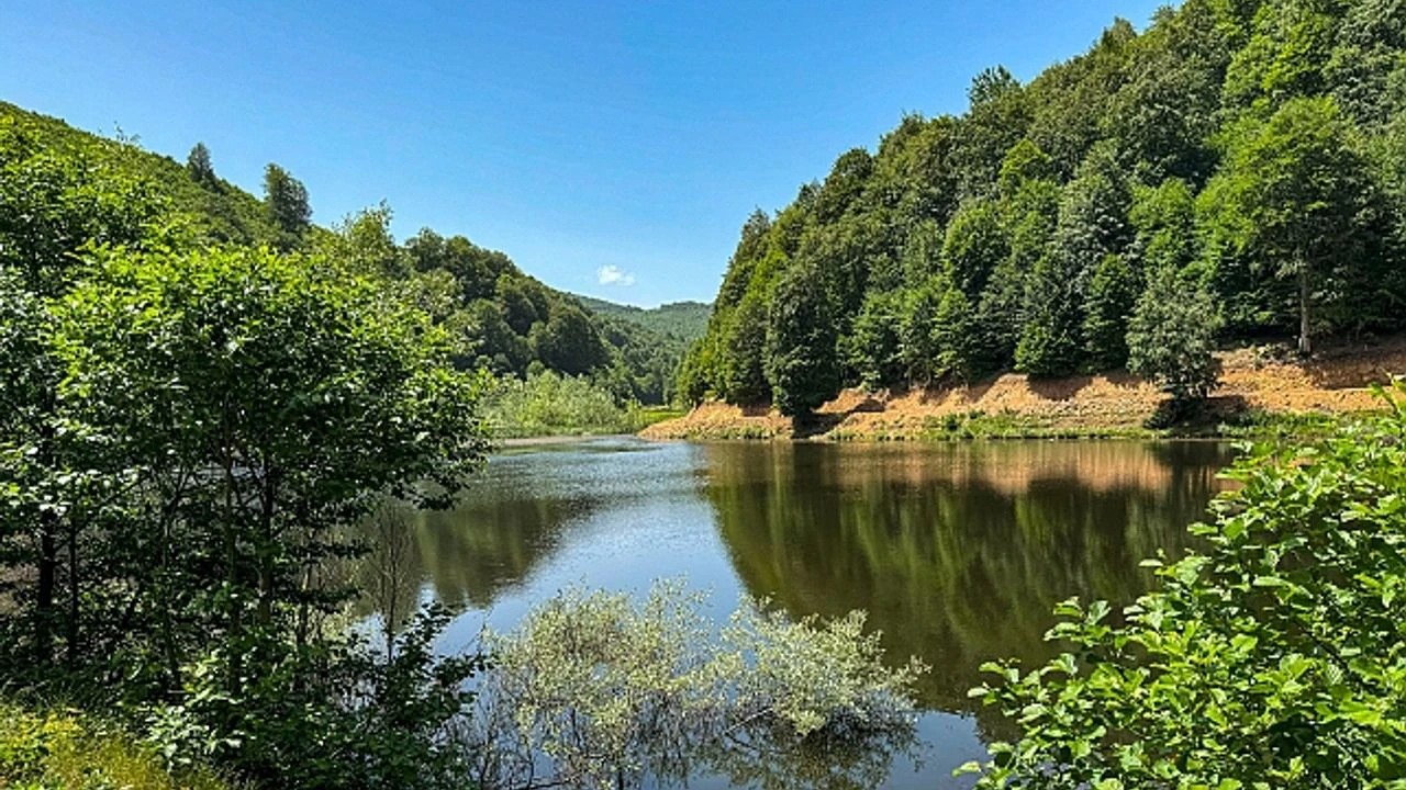 Yeşilyurt’ta Gezilecek Yerler – Antik Höyükten Doğa Seyrine Sakin Bir Rota